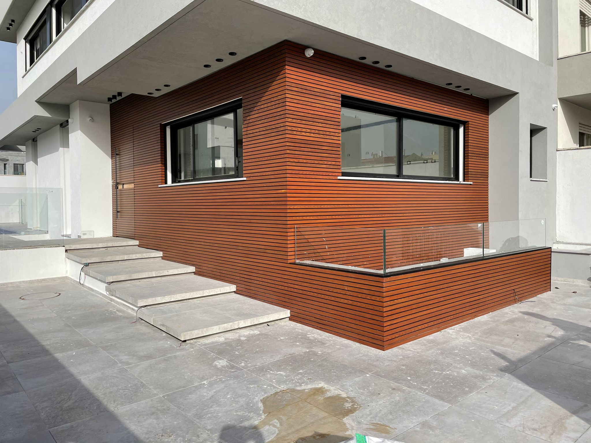 Home Exterior With Corner Wall Aluminum Cladding