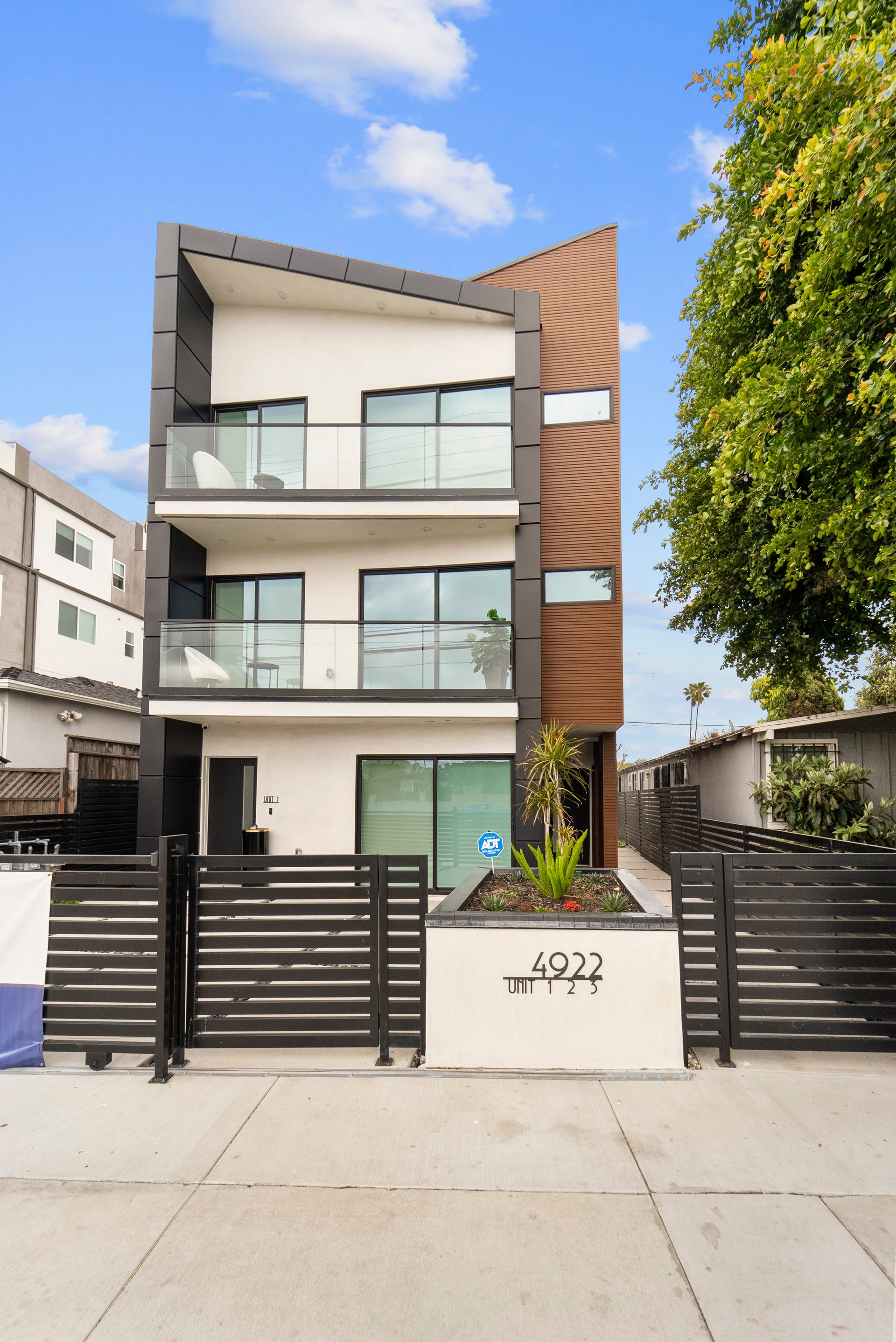 AlumLA Galleries: Explore Our Diverse Cladding Projects